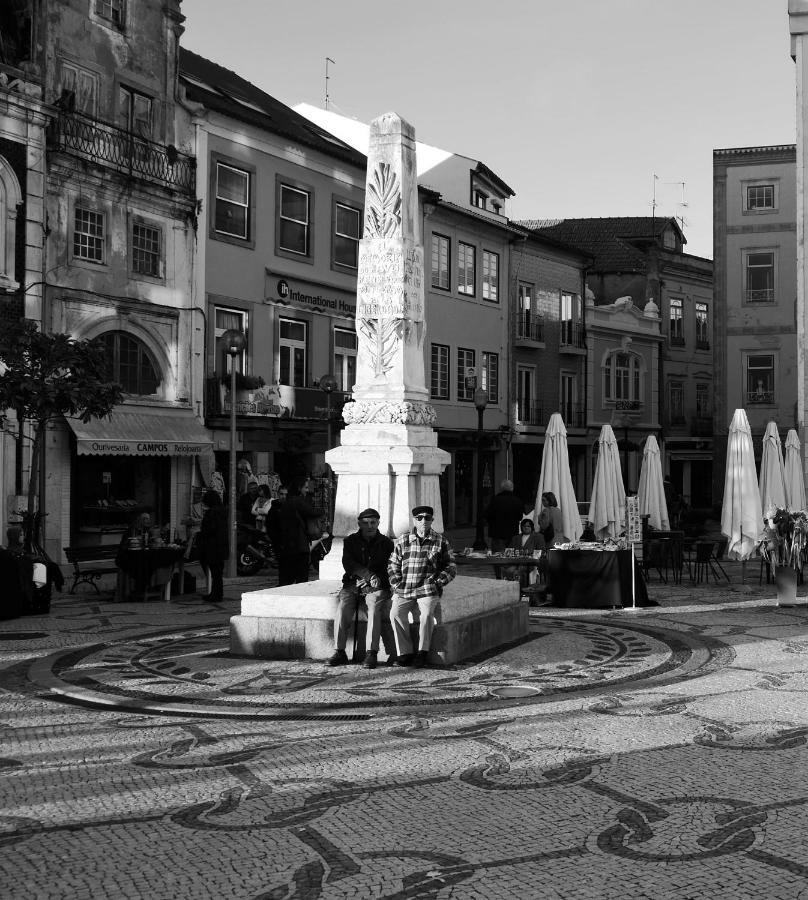 Appartamento Downtown Shelter - Casa Da Praca Aveiro Esterno foto